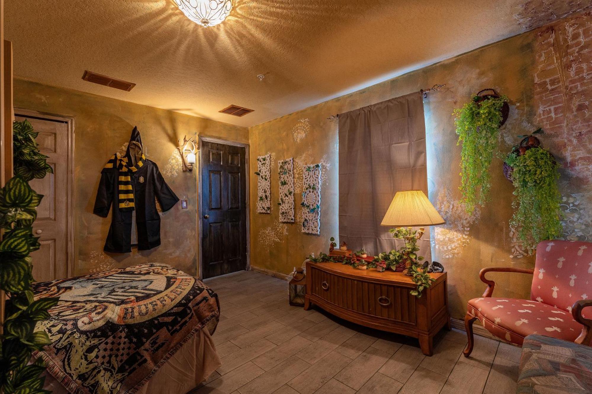 At Hogwarts Harry Potter's Home, Free Parking, Pets Allowed Holiday home *